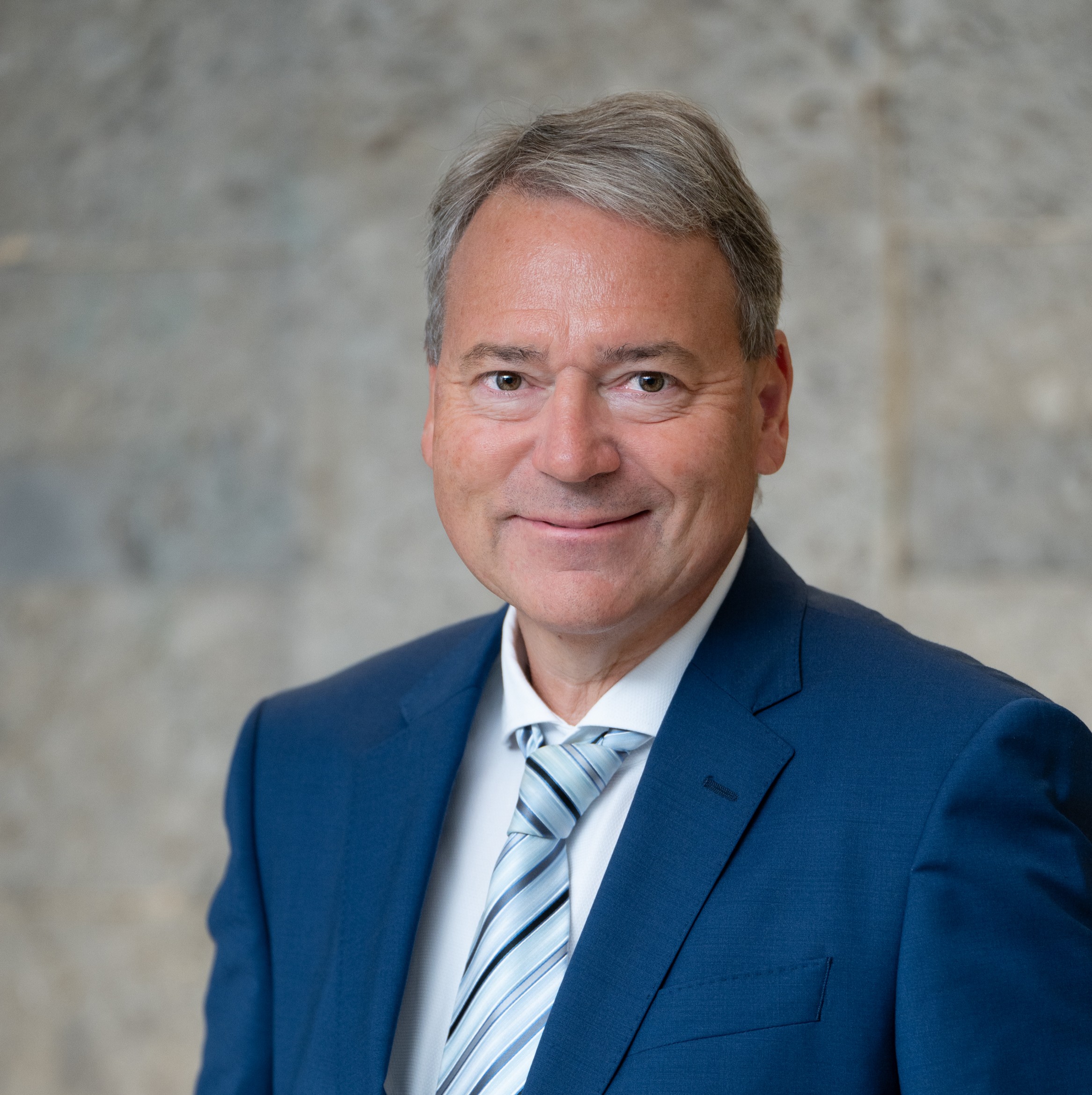 Dr. Erlfried Taurer